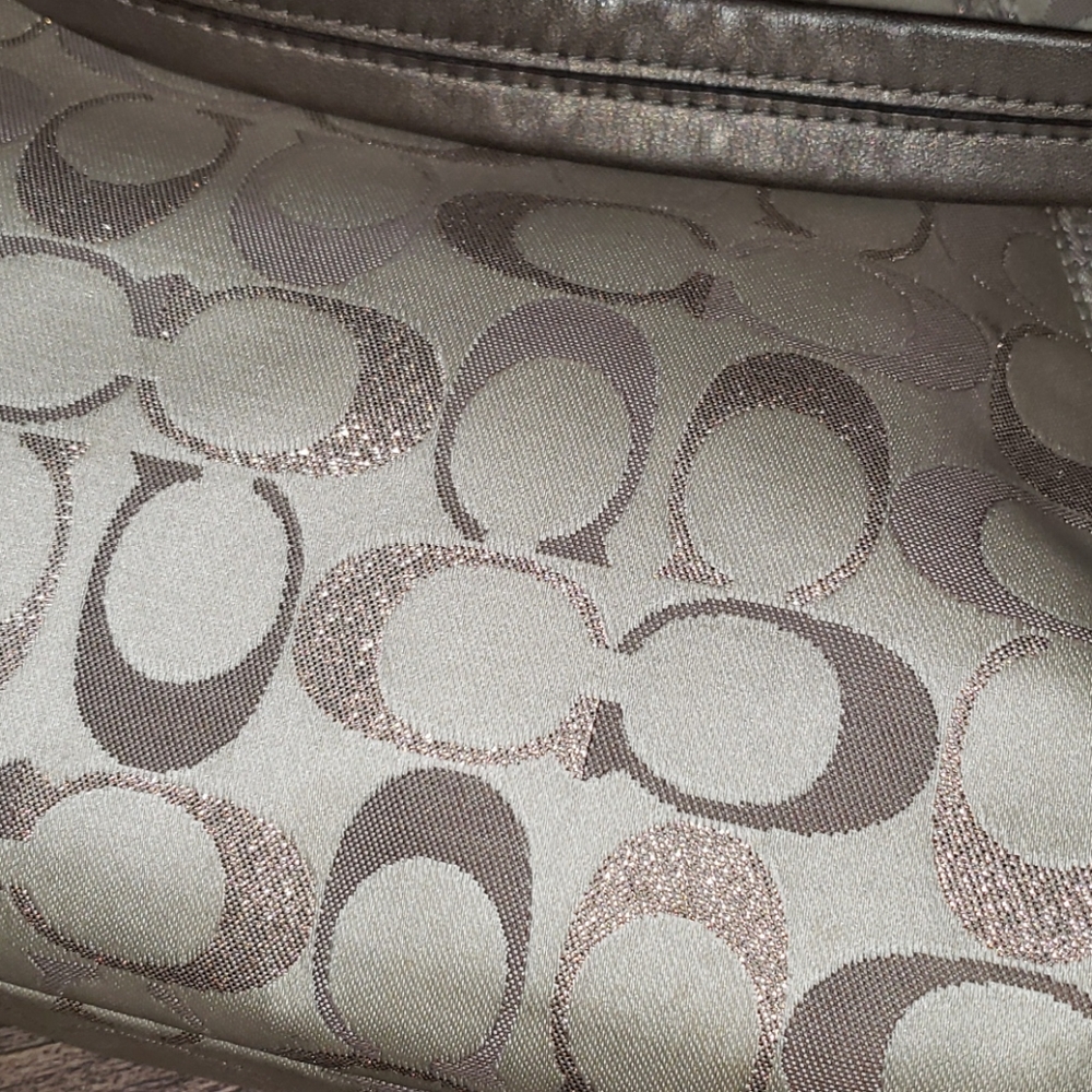Summer collection Coach purse w/ removable strap - Picture 7 of 7